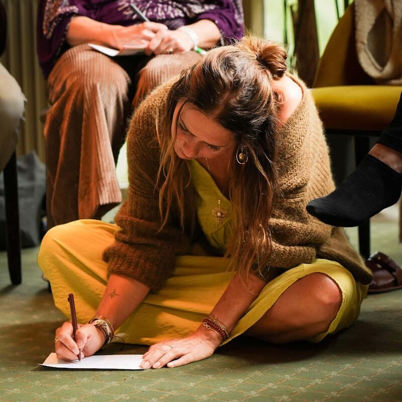 ALLEEN HIER: de schrijfmeditatie die je aan zet